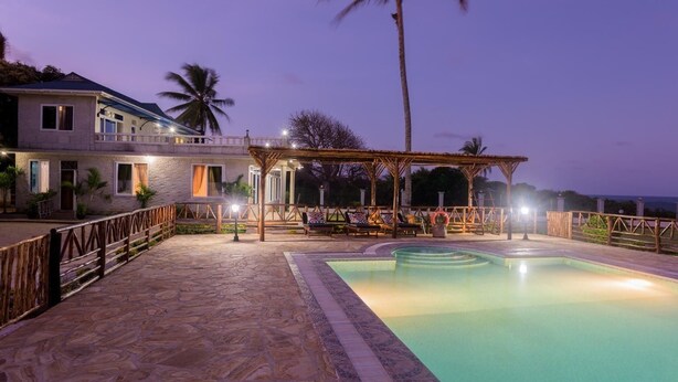 Outdoor pool - Kichangani Beach house (Kutani)
