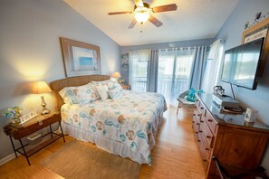 1 bedroom, iron/ironing board, WiFi, bed sheets - Gulf views, community pool, 60 seconds to the beach! (St. George Island)