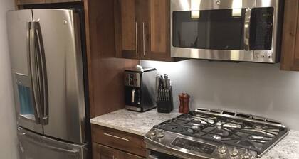Newly Renovated 2BR/3BA Condo Steps to Lifts and Main Street