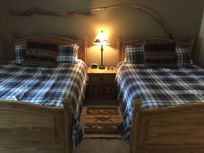 2 Schlafzimmer, Schreibtisch, Bügeleisen/Bügelbrett, Reisekinderbett