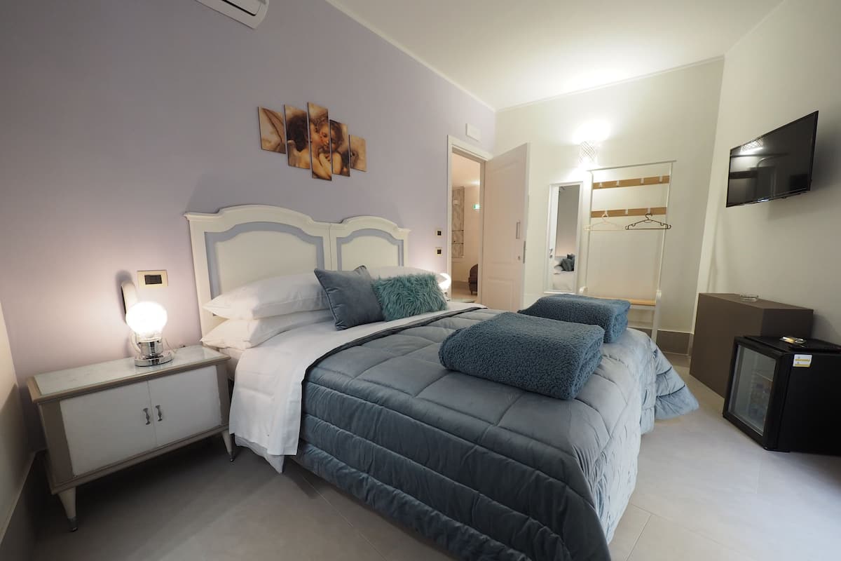 Frette Italian sheets, premium bedding, down comforters, desk