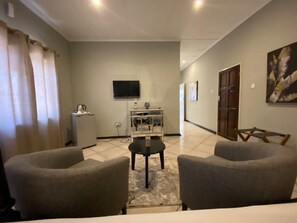 Executive Suite, 1 King Bed, Non Smoking | Individually decorated, individually furnished, blackout drapes