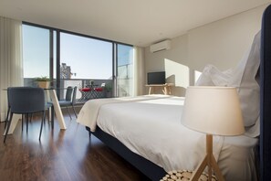 Loft panorâmico, vista para a cidade | Roupas de cama premium, individualmente decorados