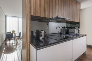 Panoramic Loft, City View | Private kitchen