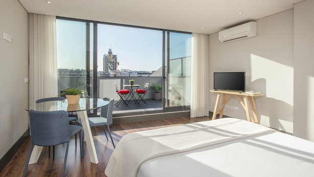 Panoramic Loft, City View | Premium bedding, desk, blackout drapes, soundproofing - Live In Porto - 68 Regras (Porto)