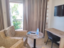 Habitación Grand doble | Caja fuerte, decoración individual, escritorio