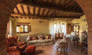 Villa, 6 Bedrooms | Living area - Verdidea - PRUGNOLO (Pienza)