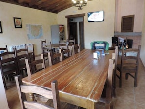 Sarapan ala kontinental setiap hari (EUR 4 per orang)