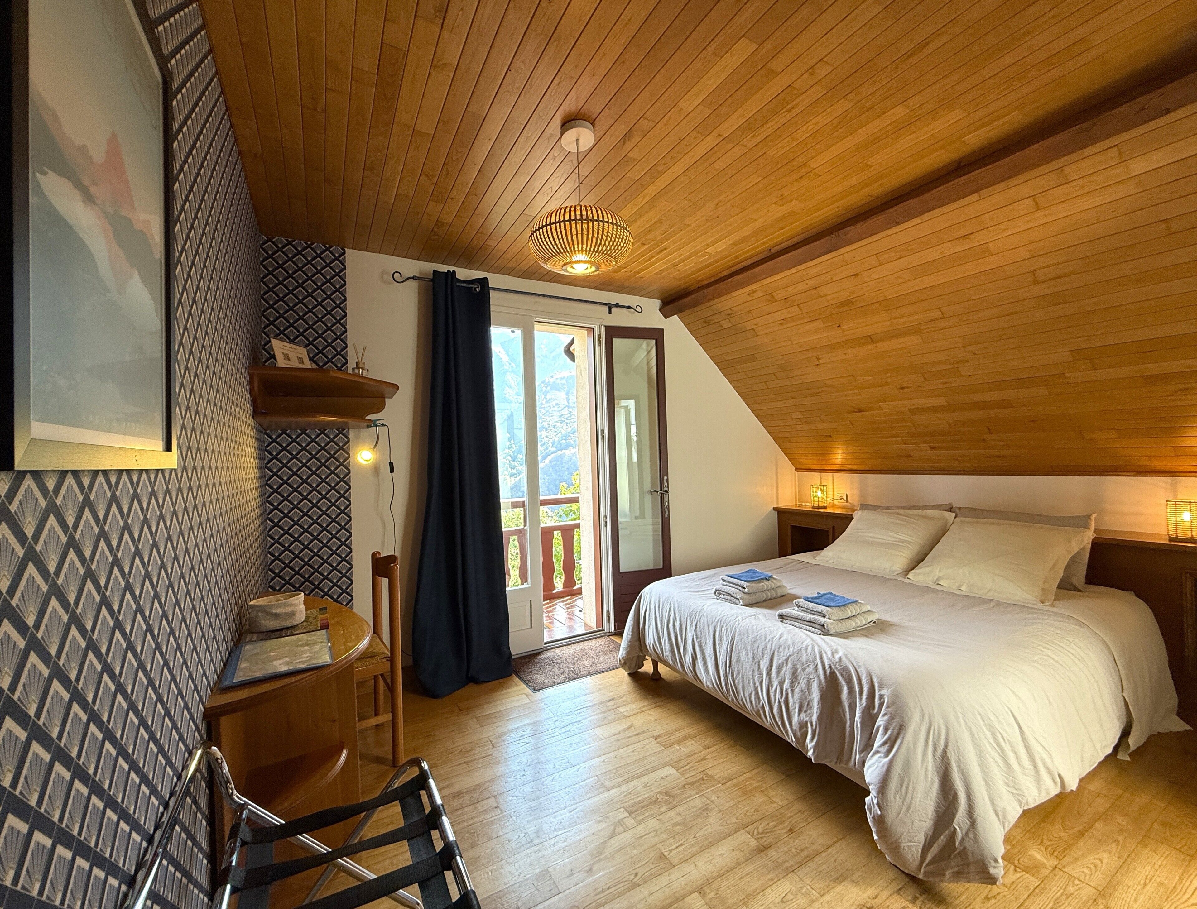 Habitació doble, vistes a la muntanya (Bleue) | Cortines opaques i habitacions insonoritzades 