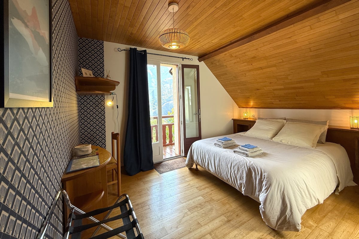 Chambre Double, vue montagne (Bleue) | Rideaux occultants, chambres insonorisées, fer et planche à repasser