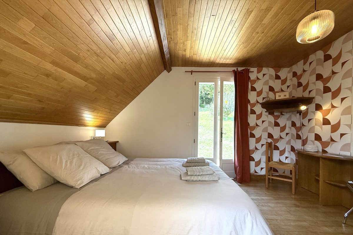 Chambre Double, vue montagne (Ocre) | Rideaux occultants, chambres insonorisées, fer et planche à repasser