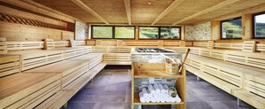 Outdoor treatment area, sauna, hot tub, steam room, Turkish bath/hammam