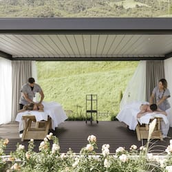 Area per trattamenti esterna, sauna, vasca idromassaggio, bagno turco
