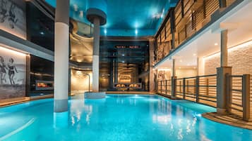 Innenpool, 13 Außenpools, Sonnenschirme, Liegestühle