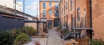 Elliot Oliver - Stylish 2 Bedroom Town Centre Apartment