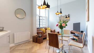 Departamento estándar, 2 habitaciones | Comedor