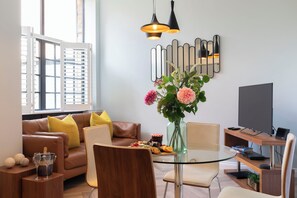 Standard-Apartment, 2 Schlafzimmer | Esszimmer