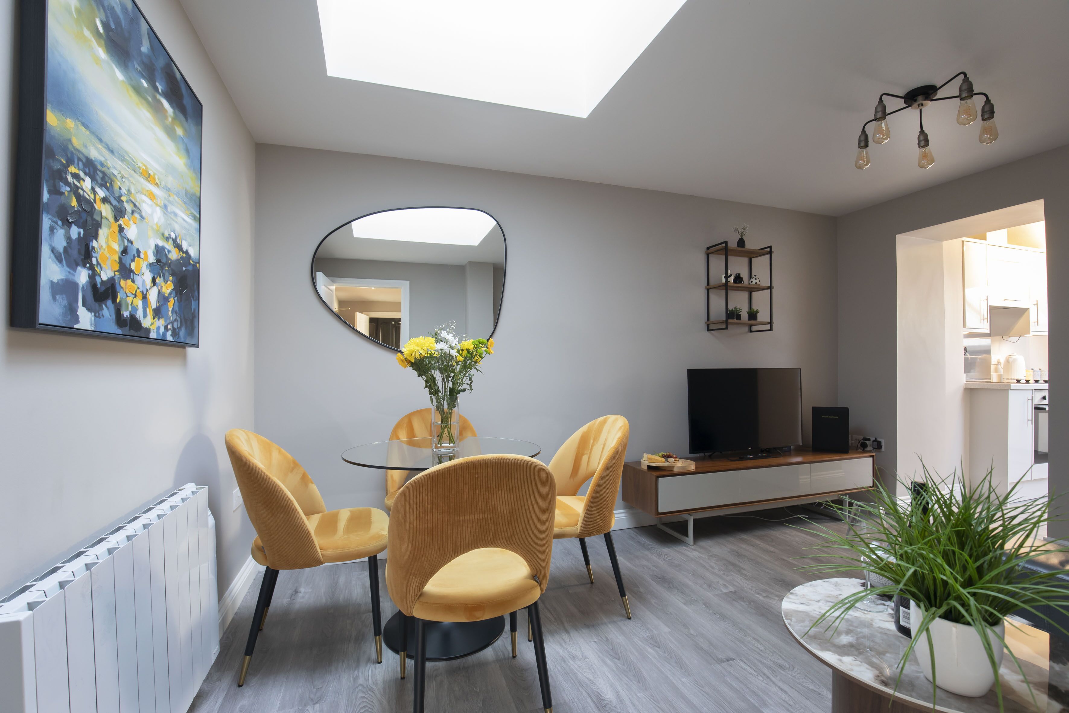 Standard Apartment, 2 Double Beds | 2 bedrooms, individually decorated, individually furnished