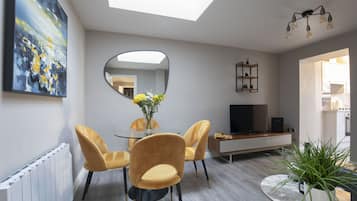 2 bedrooms, individually decorated, individually furnished