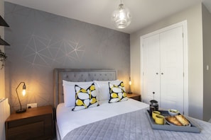 Standard Apartment, 2 Double Beds - Elliot Oliver - Modern 2 Bedroom Town Centre Apartment (Cheltenham)