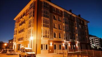 Façade de l’hébergement - soirée/nuit
