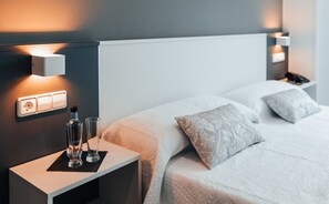Habitación doble | Caja de seguridad en la habitación, cortinas blackout y insonorización 