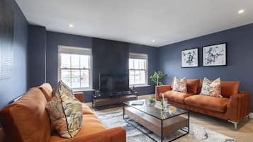 Standard Apartment, 3 Bedrooms | Living area