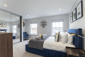 Standard Apartment, 3 Bedrooms | 3 bedrooms, individually decorated, individually furnished - Elliot Oliver - Luxury 3 Bedroom Town Centre Apartment With Parking (Cheltenham)