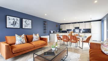 Standard Apartment, 3 Bedrooms | Living area