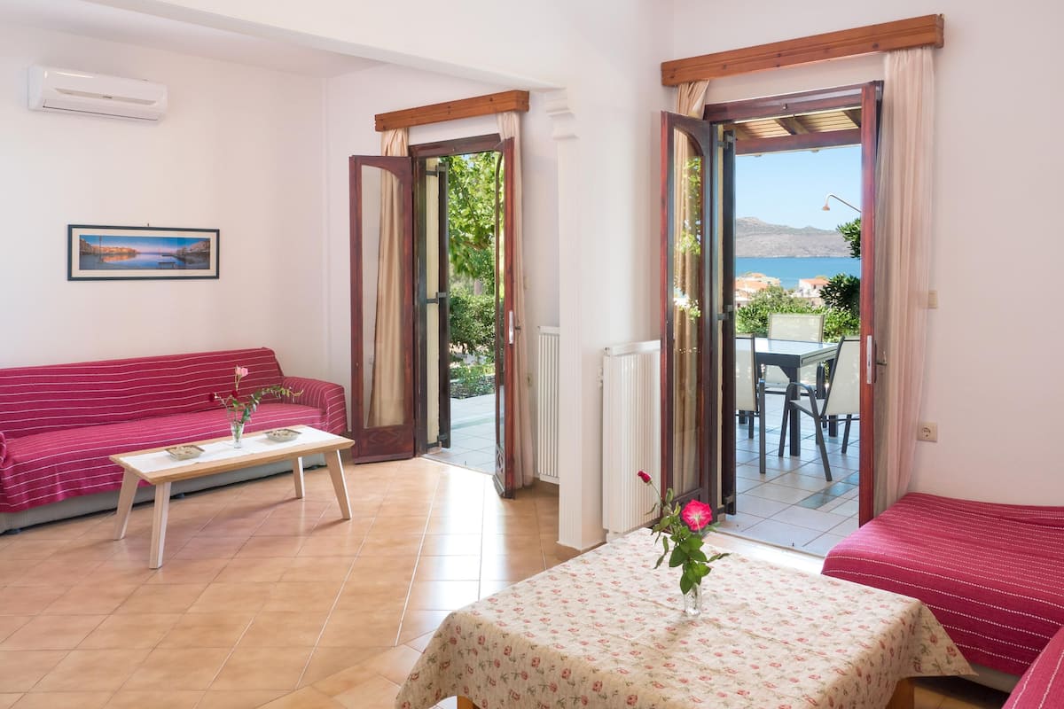 Romantic Penelope | Balcony view