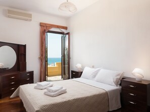 Romantic Annoula | Soundproofing, iron/ironing board, free WiFi, bed sheets - Romantic Corner Maisonettes (Chania)