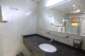 Deluxe Double Room | Bathroom | Shower, free toiletries, hair dryer, bathrobes
