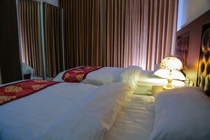Egyptian cotton sheets, premium bedding, pillowtop beds, minibar