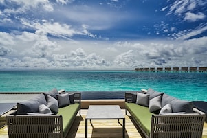 Rock Royalty Overwater 2-Bedroom Private Pool Villa | Vista para praia/oceano
