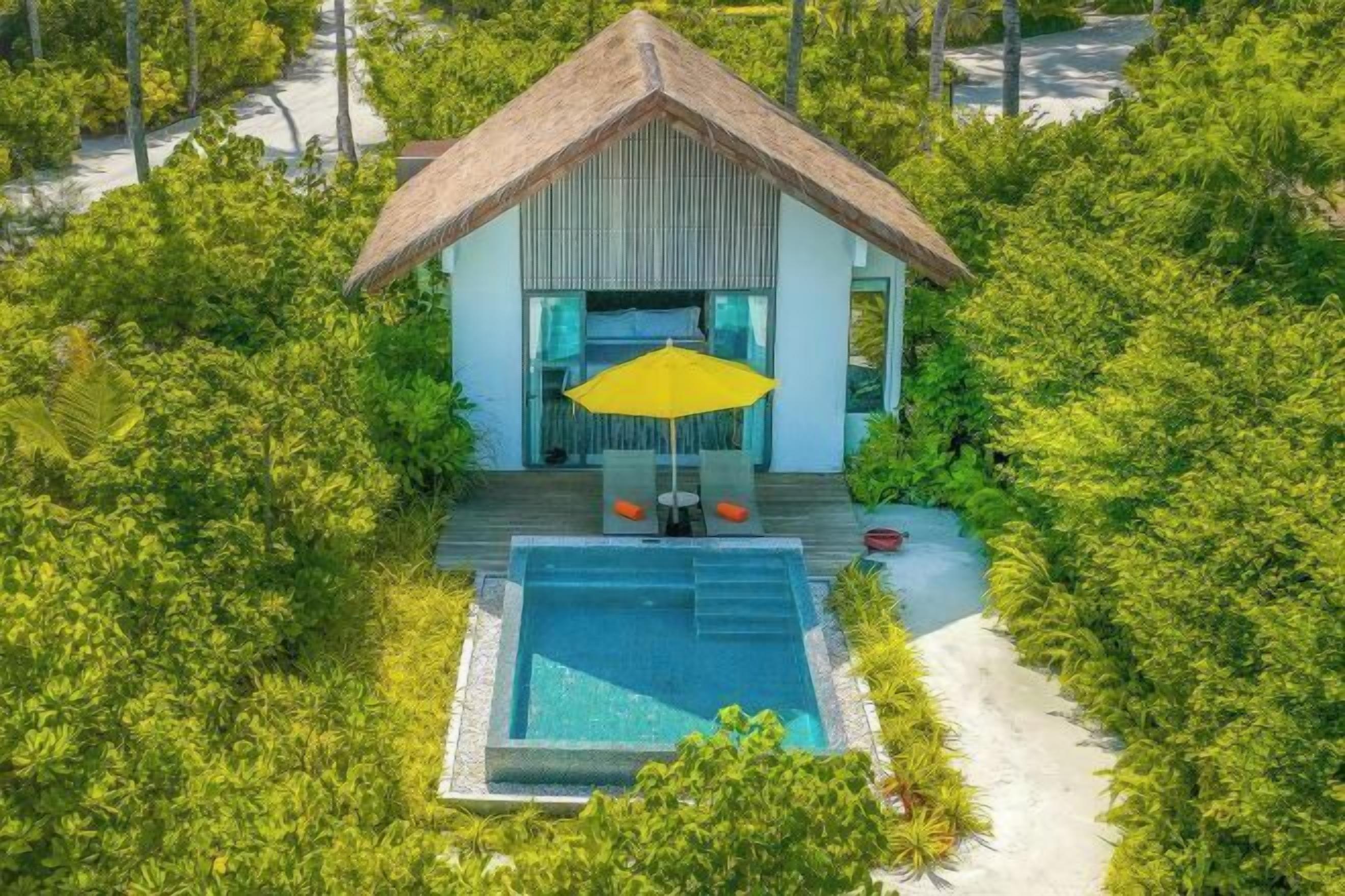 Pool | 3 utomhuspooler, gratis cabanor och parasoller