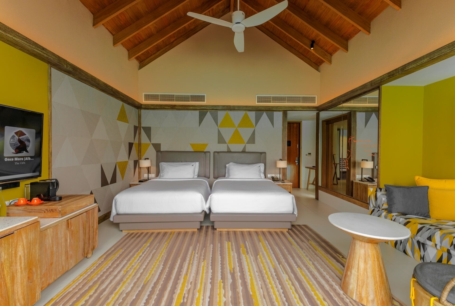 Diamond Overwater Private Pool Villa - Twin Bed | Hochwertige Bettwaren, Minibar, Zimmersafe, individuell dekoriert