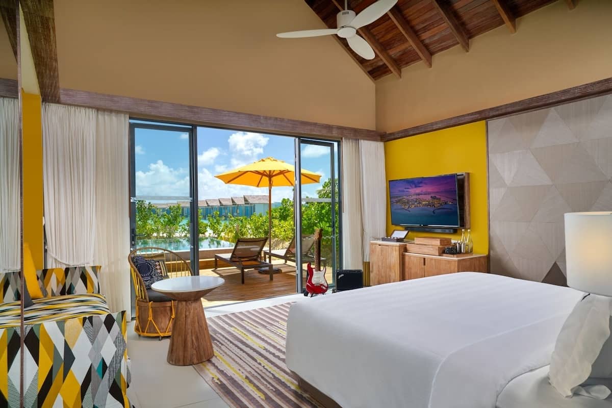 Gold Beach Private Pool Villa | Literie de qualité supérieure, minibar, coffres-forts dans les chambres