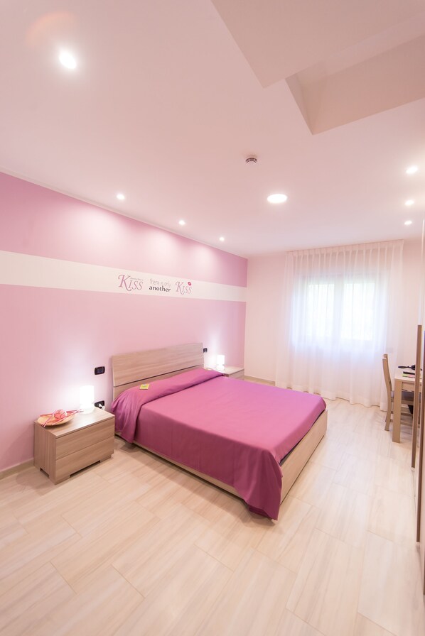 Design Triple Room, Mountain View | Premium bedding, down comforters, in-room safe, desk