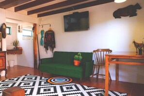 Standard Triple Room | Living area