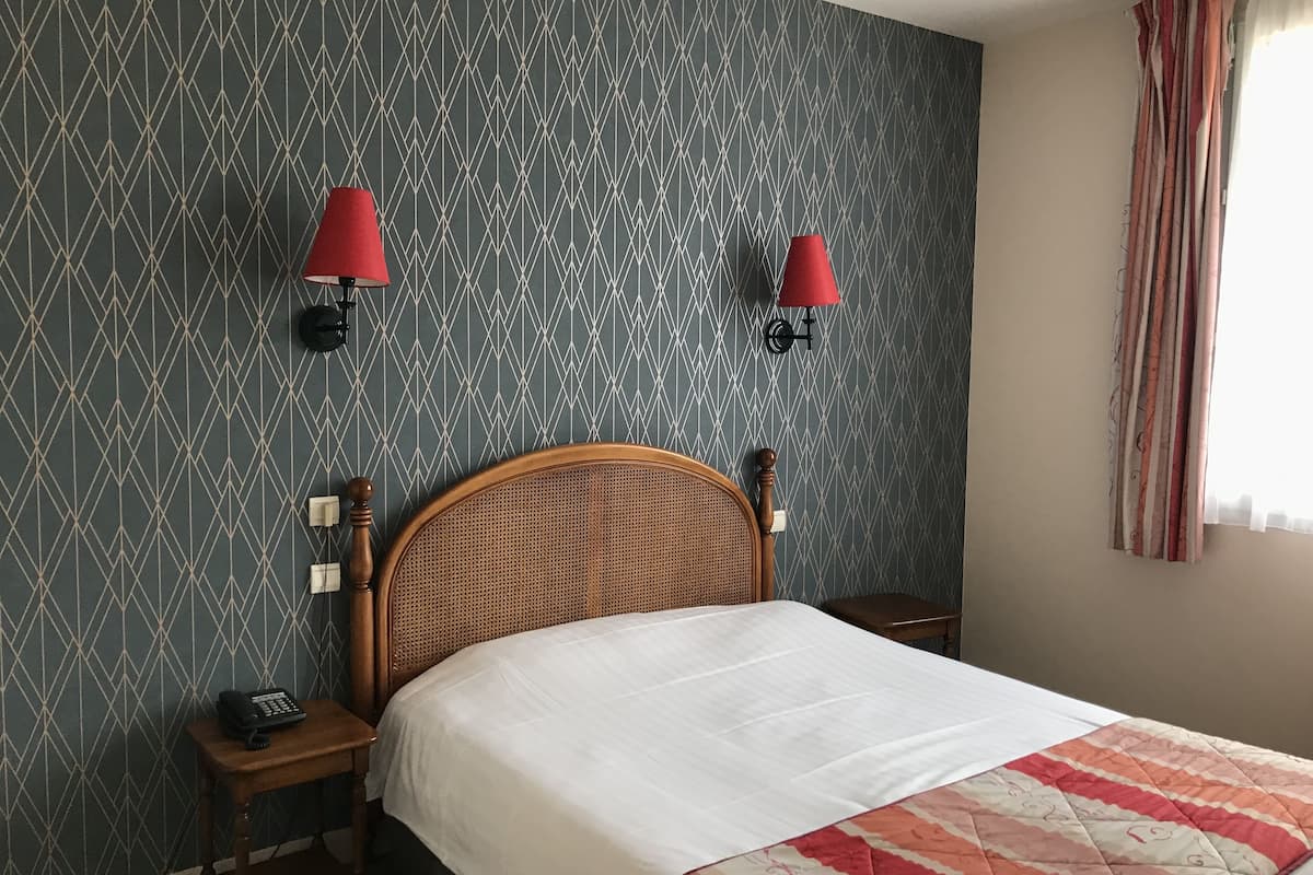 standard double room | individually decorated, individually furnished, desk, blackout curtains