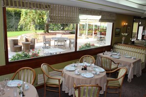 Lunch and dinner served, local cuisine