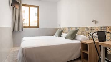 Habitació doble, 2 llits individuals, no fumadors | Cortines opaques, wifi gratuïta i roba de llit