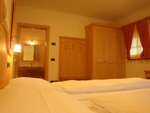 Double or Twin Room, Mountain View