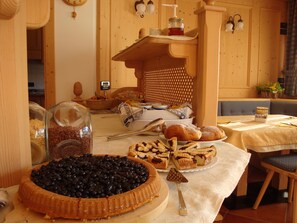 Free daily buffet breakfast