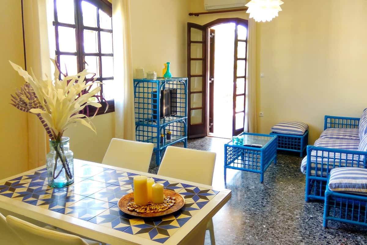 Apartemen, 2 kamar tidur, pemandangan laut | Area keluarga | TV layar datar dan perapian