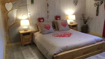 Double Room, Mountain View (3) | Individually decorated, individually furnished, blackout curtains