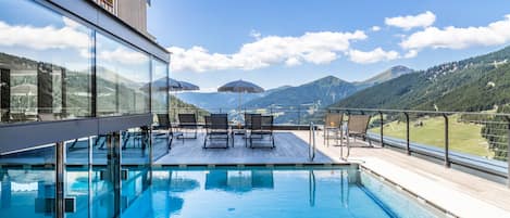 Piscine couverte, piscine extérieure