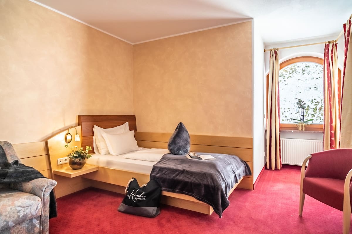 2 bedrooms, minibar, in-room safe, desk