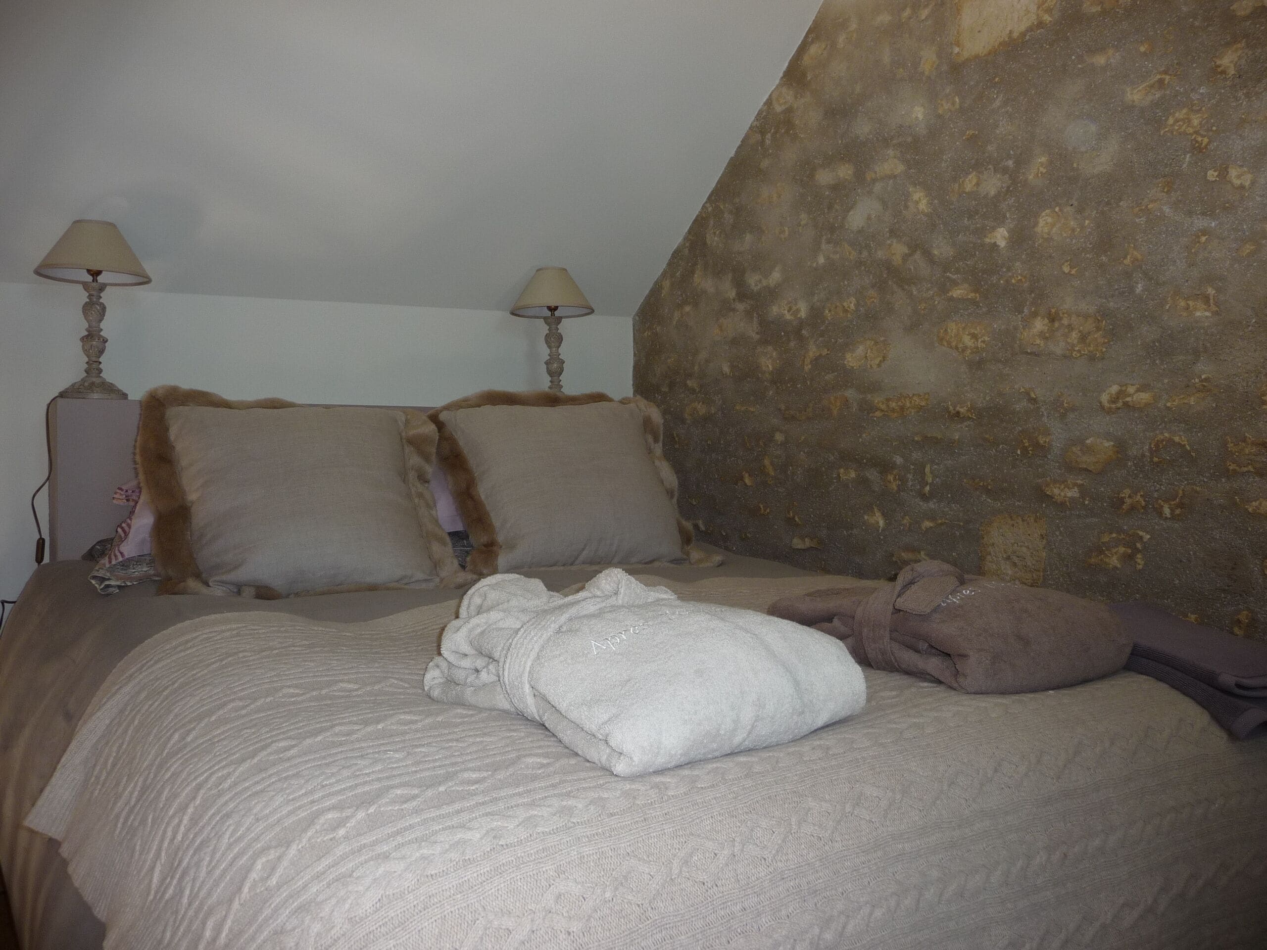 Double Room | Individually decorated, individually furnished, bed sheets