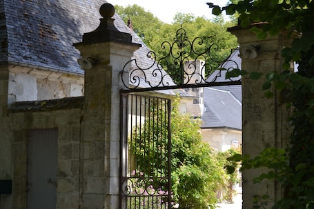 Property entrance. La Maison du Potager de Mazières